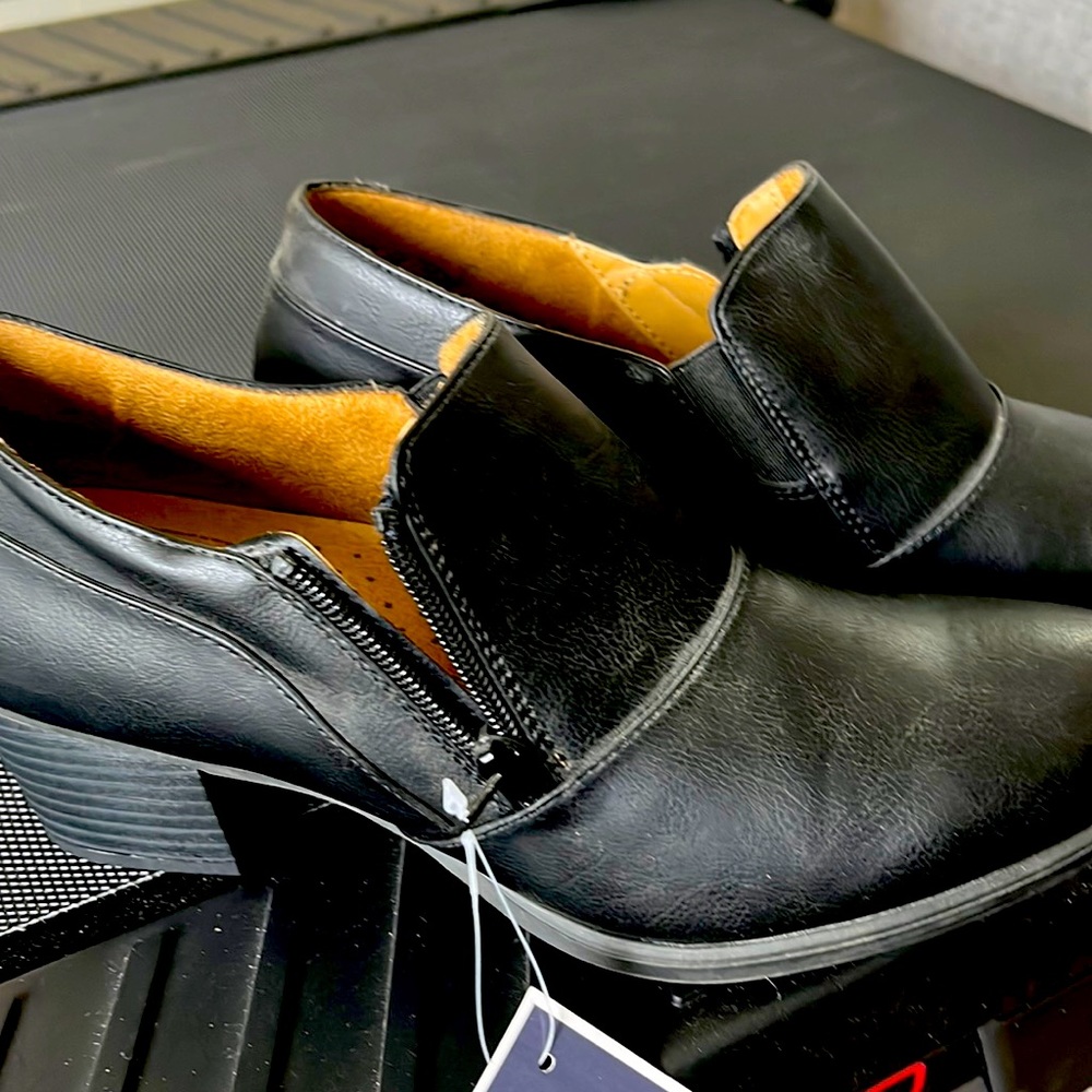 Super cute black shoes